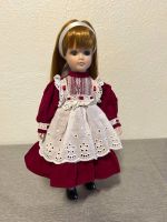 Wunderschöne, vintage Porzellanpuppe.Inklusive Ständer