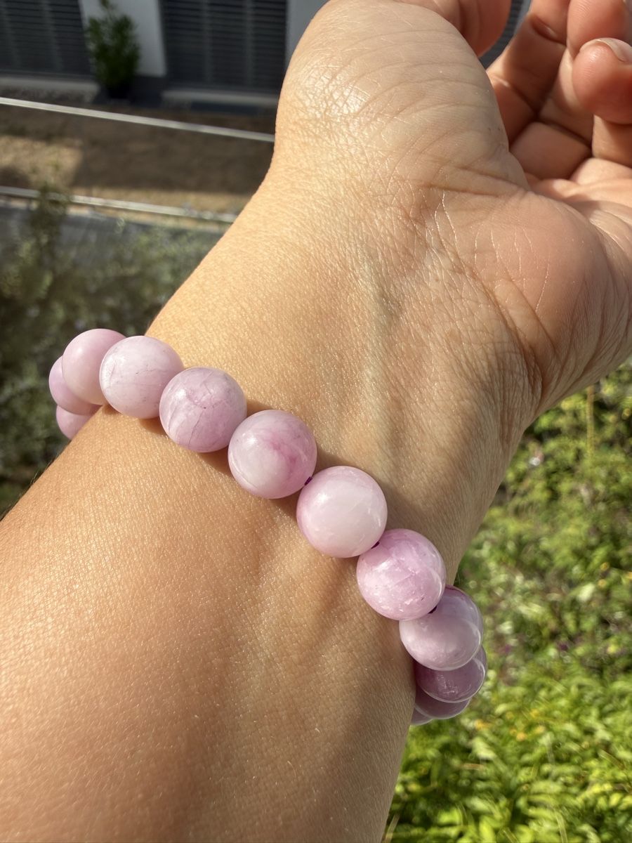 Bracciali & Braccialetti: Edel Kunzit Armband Stretch fast 10mm – Nuovo (secondo la descrizione) da Jegenstorf venduto da SteinGlanz 1