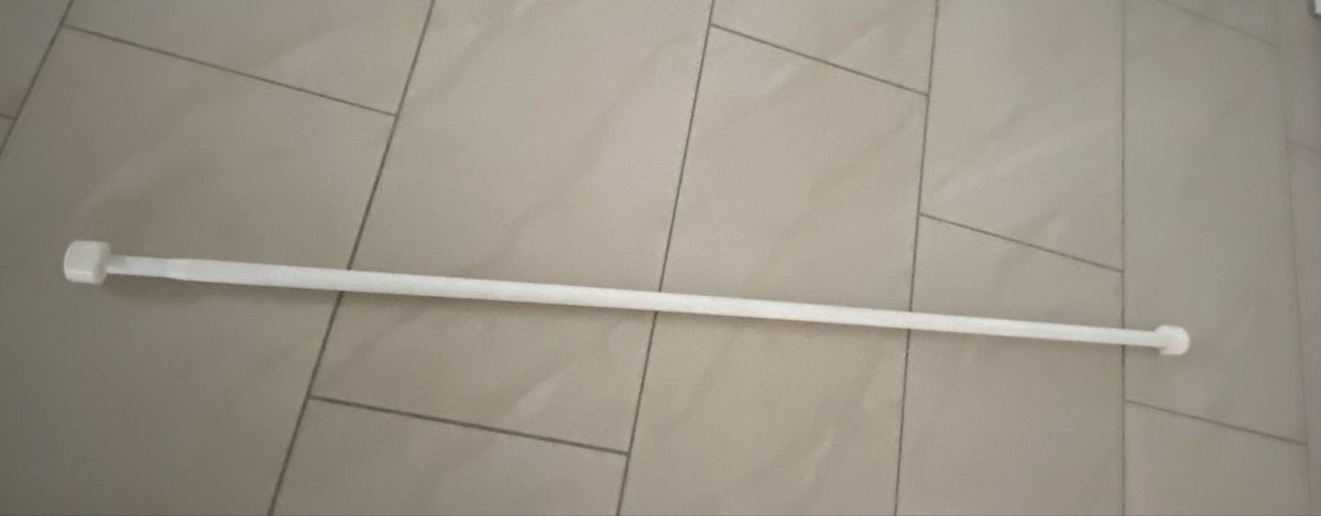 Vorhänge: Gardinenstange mit Halterungen! – Gebraucht aus Nussbaumen AG von Gioka