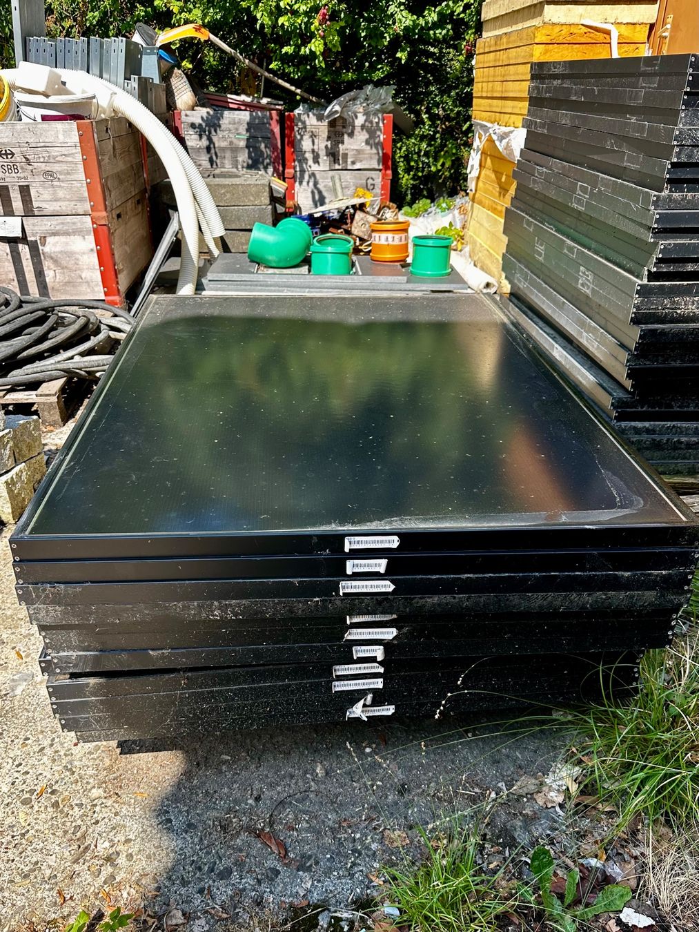 Dispositivi a energia solare: Solar Frontier SF165-S Photovoltaikmodul 165Wp. – Usato da Biel-Benken BL venduto da Denali4 6