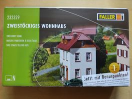 Zweistöckiges Wohnhaus, Bausatz von Faller N, Fabrikneu