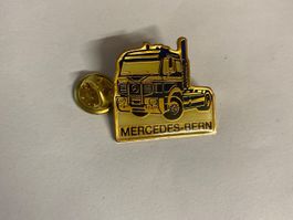 Pin's -  Mercedes-Bern Camion - Doré