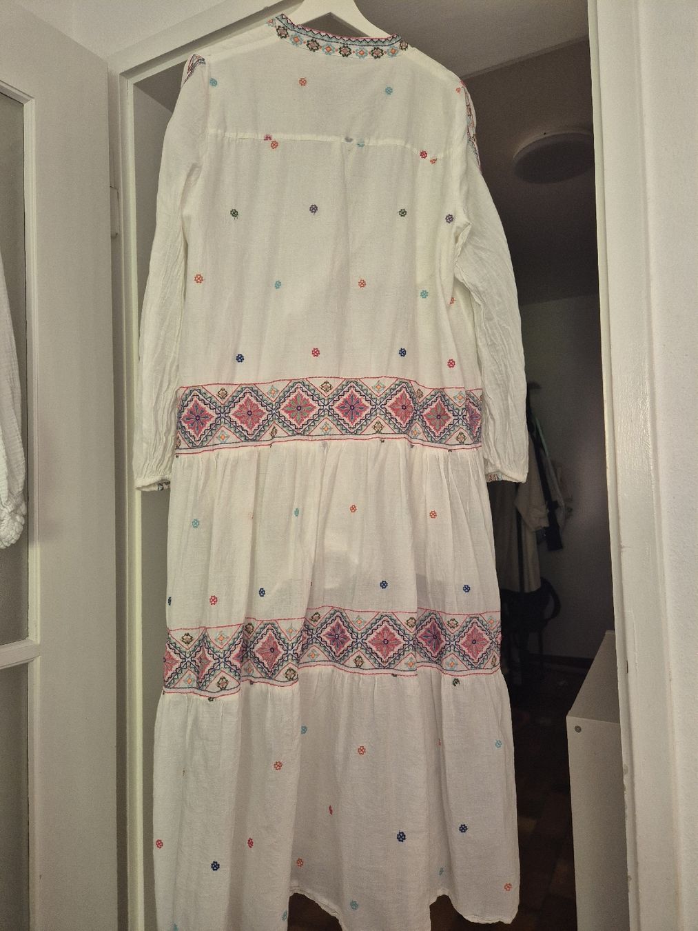 Zara Vestiti: 1 abito Zara e 1 H&M ,usate poche volte – Usato da Luzern venduto da jen_9s9n 5
