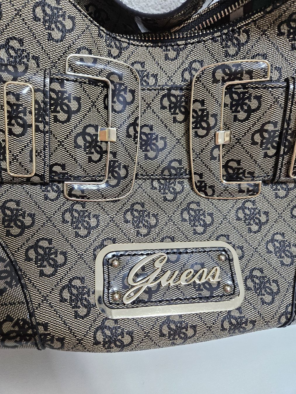 Borse da donna: Handtasche Guess braun mit Logo-Muster  – Usato da Schlieren venduto da Bestleo 2
