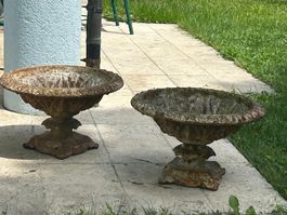 Vintage Pflanzschalen aus Gusseisen, 2 Stück, Garten Deko