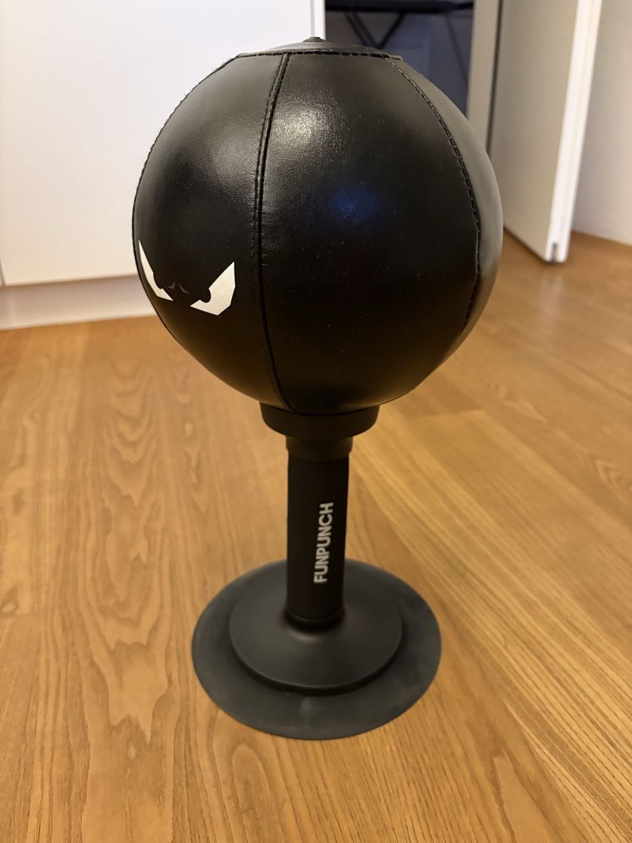 Jouets: Punching Ball mit Anleitung "Punch Past Limits" schwarz – D'occasion à Brunnen par Simba_11 7
