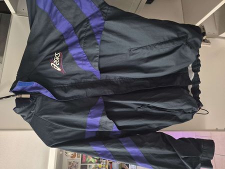 Asics Trainingsjacke schwarz/lila Grösse s 