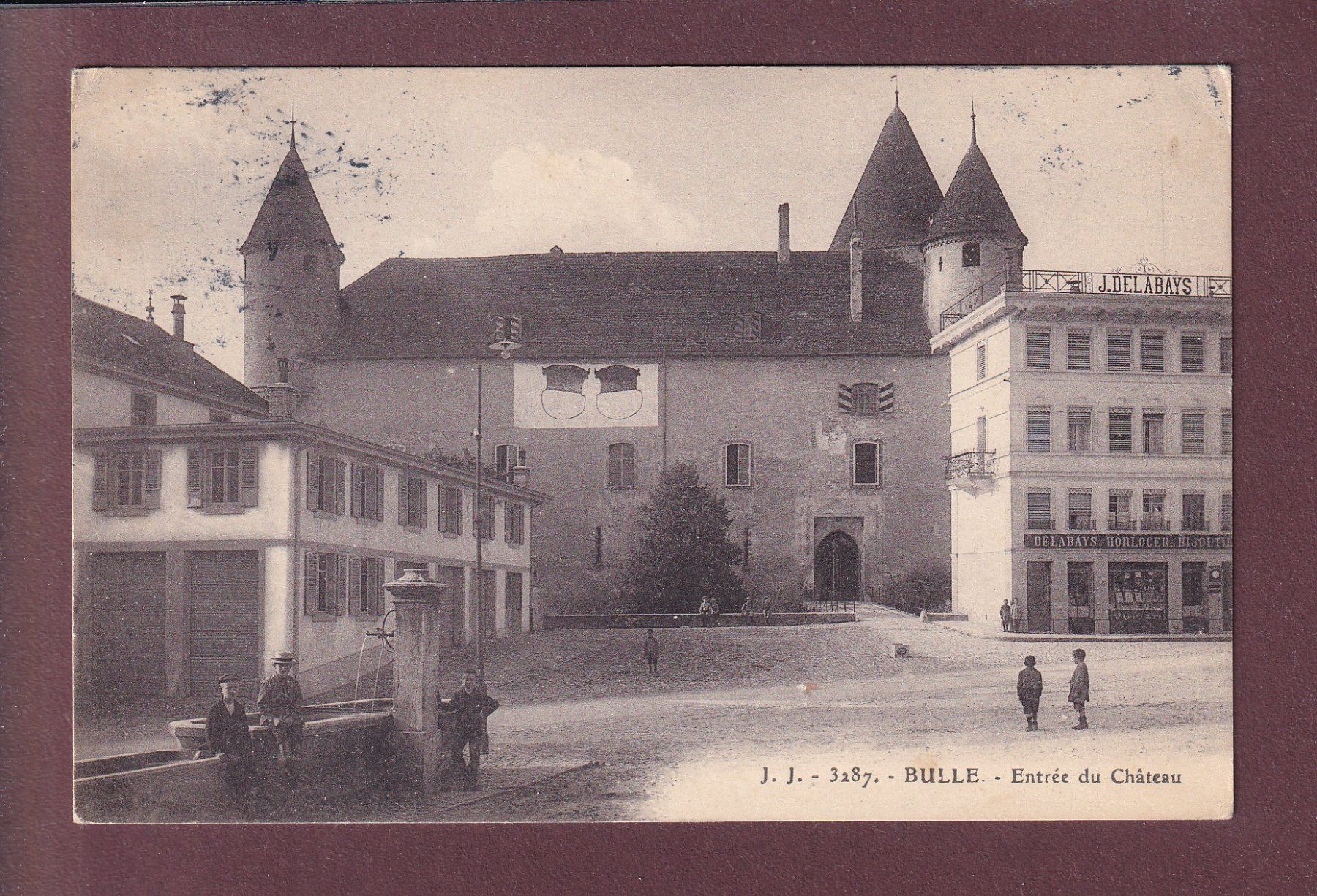 Cartes postales: BULLE - Entrée du Château - 1930 – D'occasion à Pully par nicecards