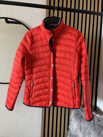 Veste Tommy Hilfiger rouge, taille S – en parfait état