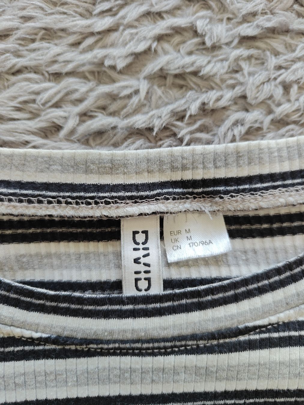 H&M T-shirt: T Shirt / Top – Usato da Pieterlen venduto da Saemelili 1