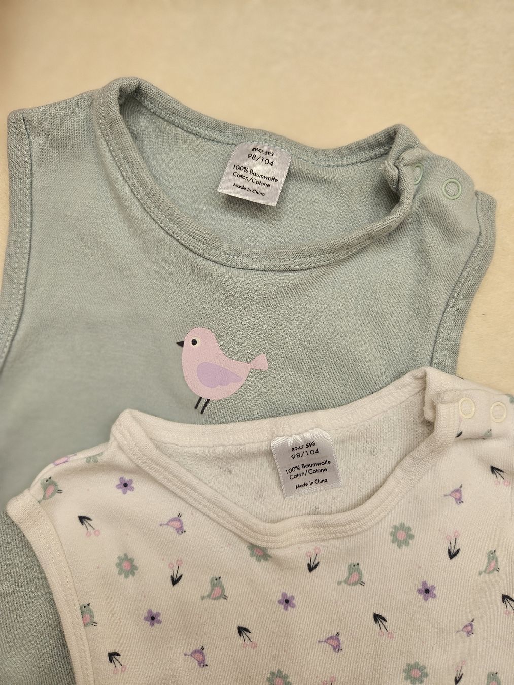Lotti & Set di vestiti: Set Body ärmellos, Gr. 98/104 – Usato da Worb venduto da jun_fj8w 2