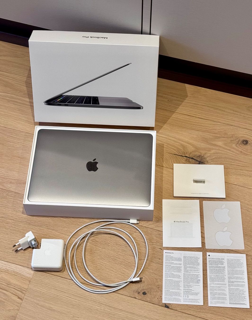 Apple Notebook: MacBook Pro (MBP14,2 Mid 2017 - Retina mit Touchbar) – Usato da Beckenried venduto da Aloisius_1991