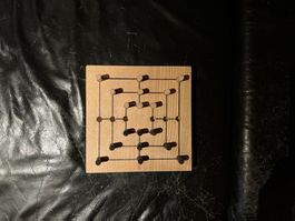 Klassisches Mühlespiel aus Holz