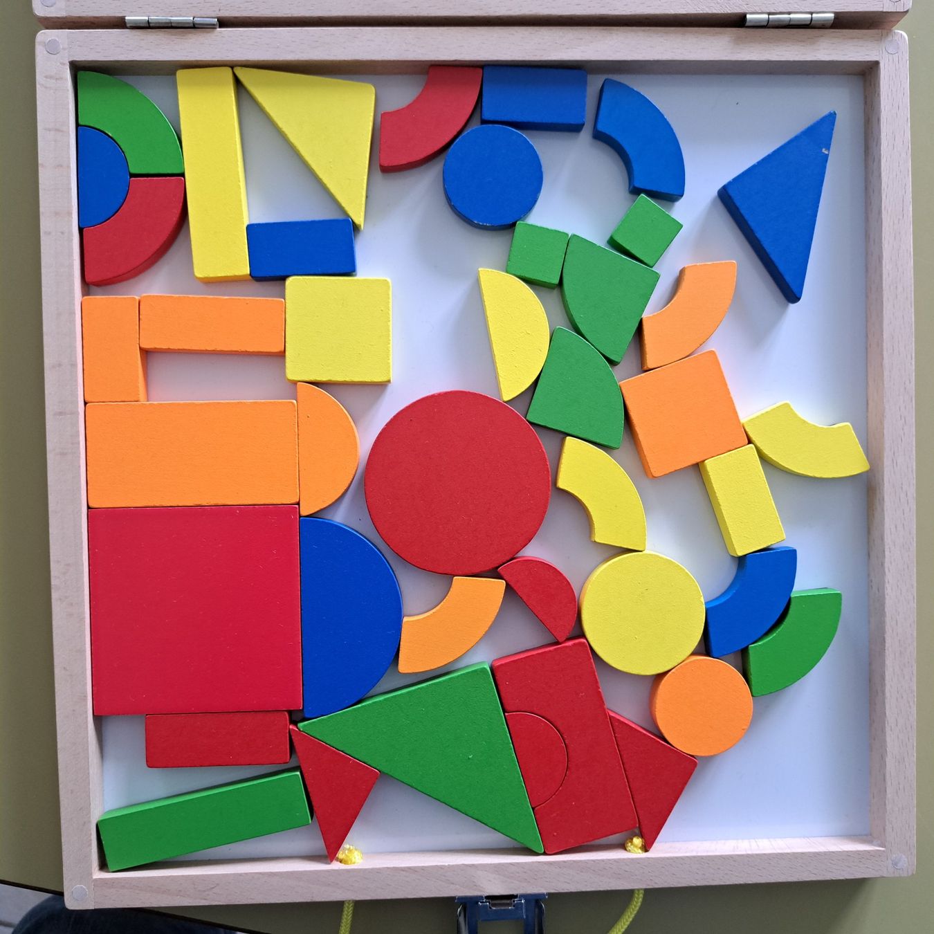 Spiele: Magnet Tangram im Holzkoffer – Gebraucht aus Seelisberg von luna1313 1