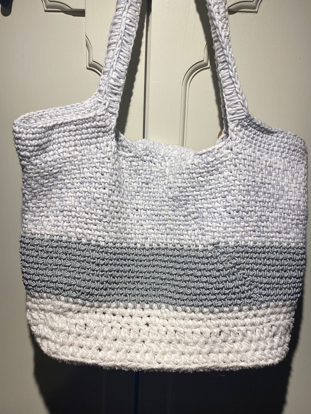 Borse da donna: HANDGESTRICKTE TASCHE WEISS-HELLGRAU UNIKAT-SHOPPER – Nuovo e nell'imballaggio originale da Meienried venduto da ManuelaBoutique 4