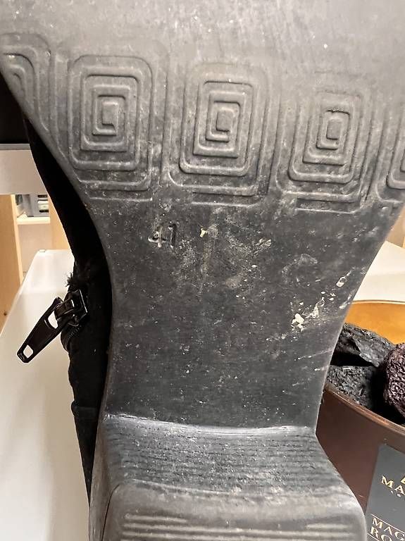 Scarpe da donna: Stiefelette Damen schwarz GR 41 – Usato da Saas im Prättigau venduto da cla_289l 2