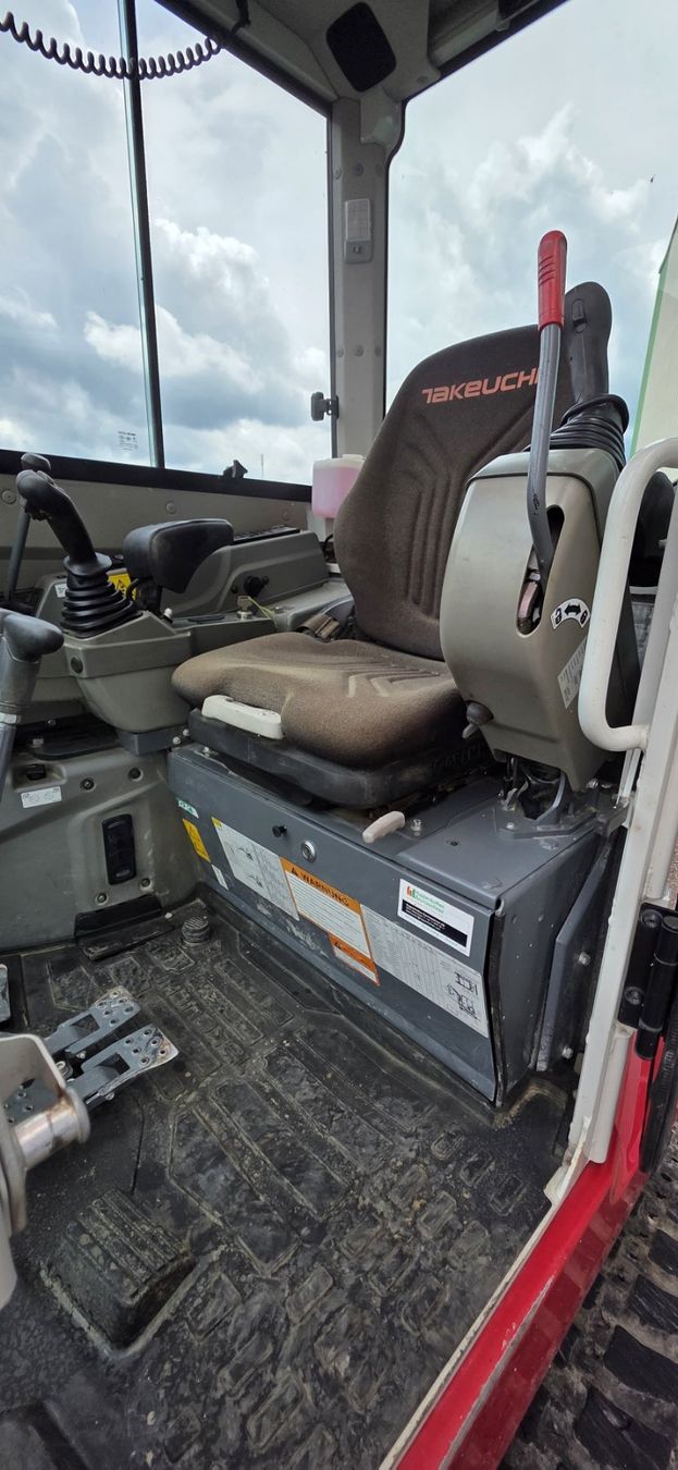 Takeuchi Escavatori: Takeuchi TB325R Bagger – Usato da Lengwil venduto da x-rent 2