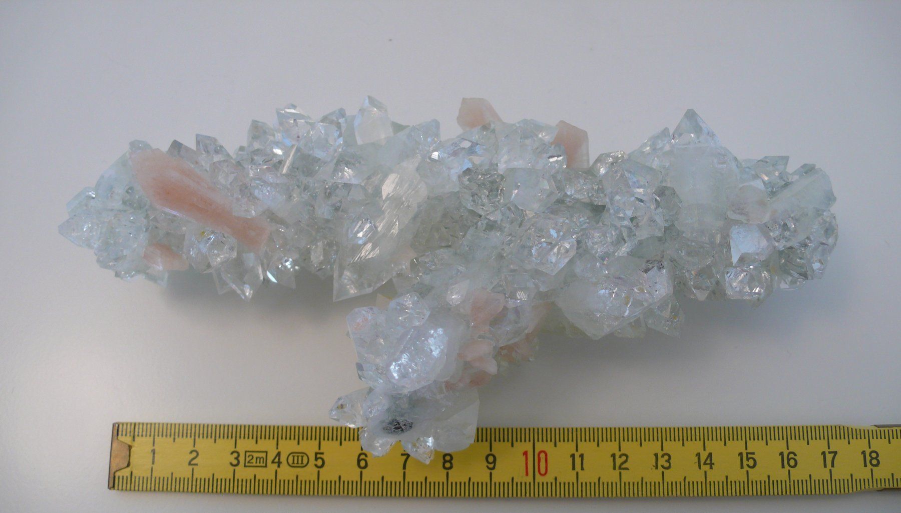 Mineralien & Heilsteine: wunderschöner Apophylit-Ast mit aufgewachsenen Stilbit – Neu (gemäss Beschreibung) aus Birmenstorf AG von tritonius 1
