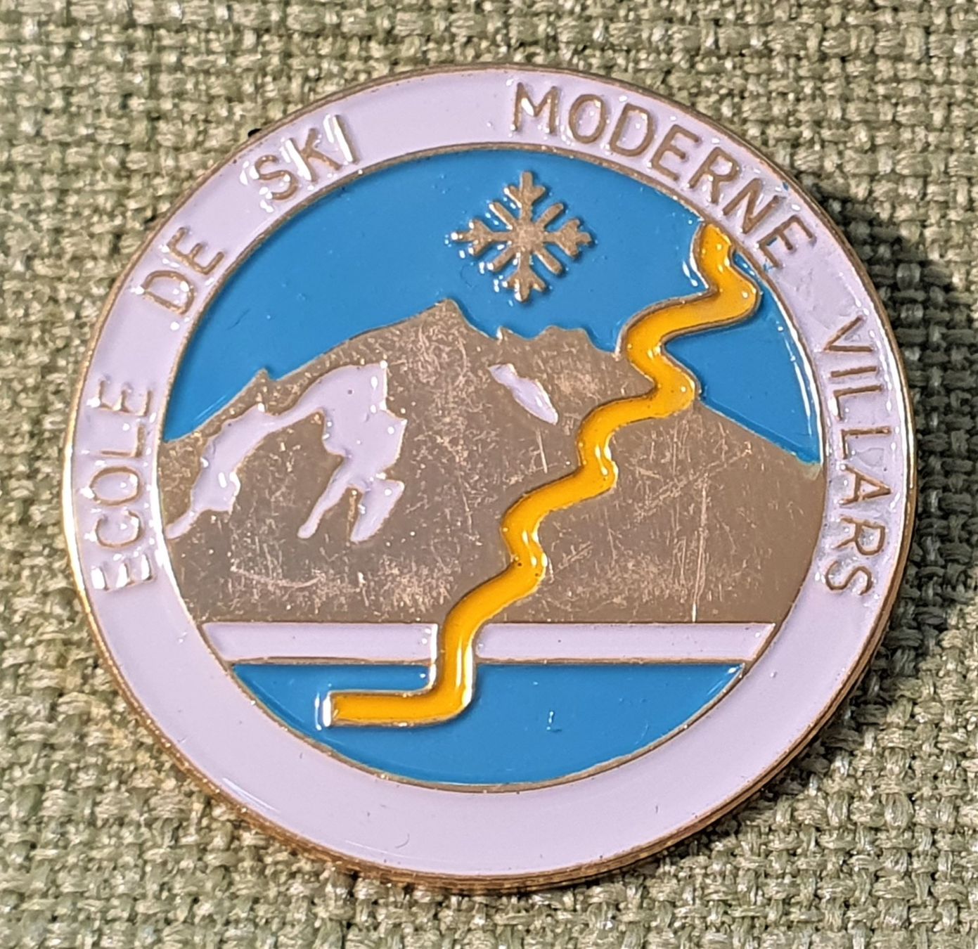 Placchette & Badge: P384 - Brosche Ecole de Ski Moderne Villars – Usato da Reinach BL venduto da Boston-Verkauf