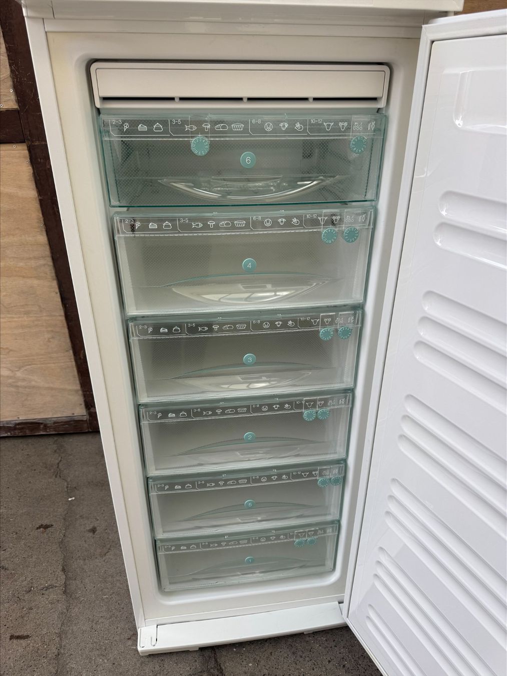 Miele Congelatori: Gefrierschrank Miele 6 Schubladen – Usato da Bülach venduto da .Reissverschluss. 2