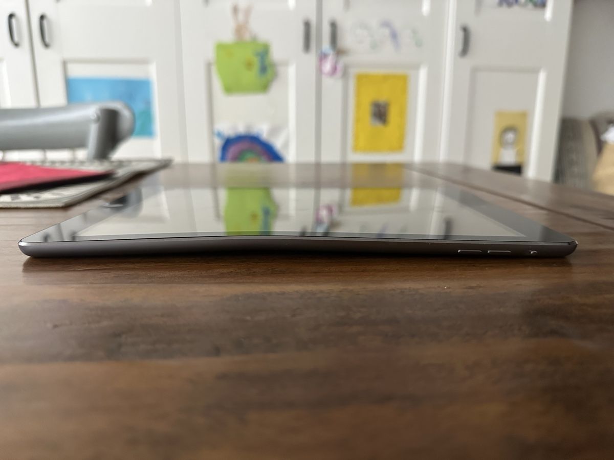 Apple Tablet PC: iPad Air Wi-Fi, 32GB mit rotem Leder-Case – Usato da Bern venduto da Moret 6