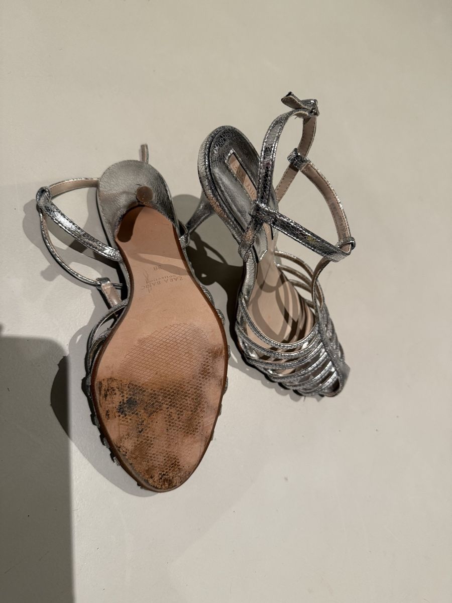 Zara Damenschuhe: Neuwertige silberne High Heels Gr. 38, Zara Basic Collection – Neu (gemäss Beschreibung) aus Hergiswil NW von Labello01 2