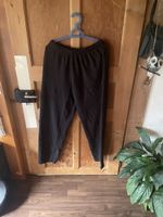 Schwarze Trainerhose
