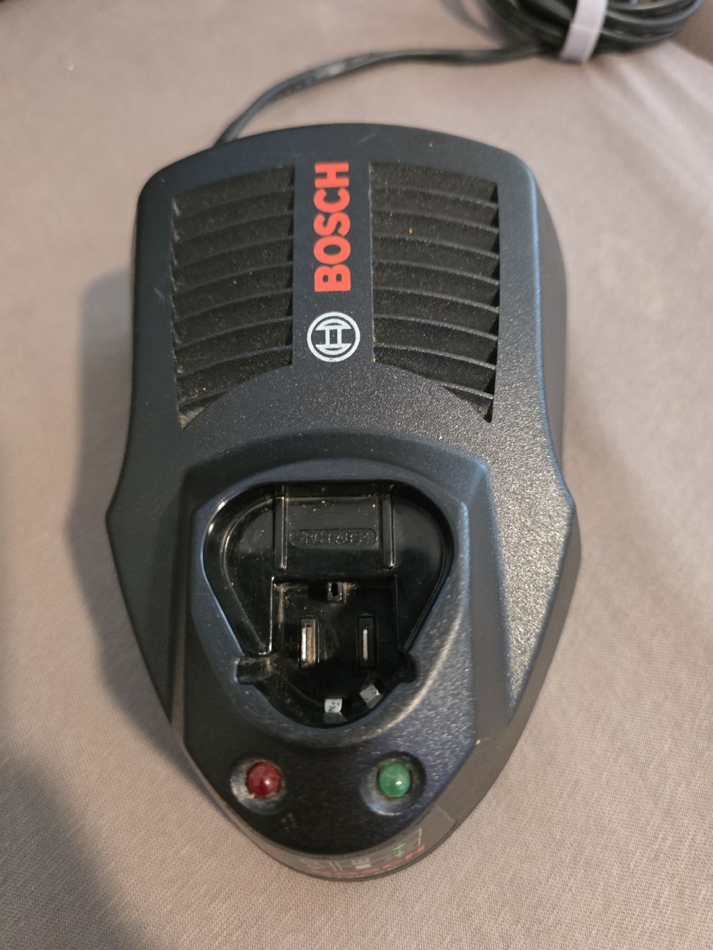 Bosch Akkus & Batterien: Ladegerät Bosch AL 1130 CV gebraucht – Gebraucht aus Gerlafingen von PaCo_88