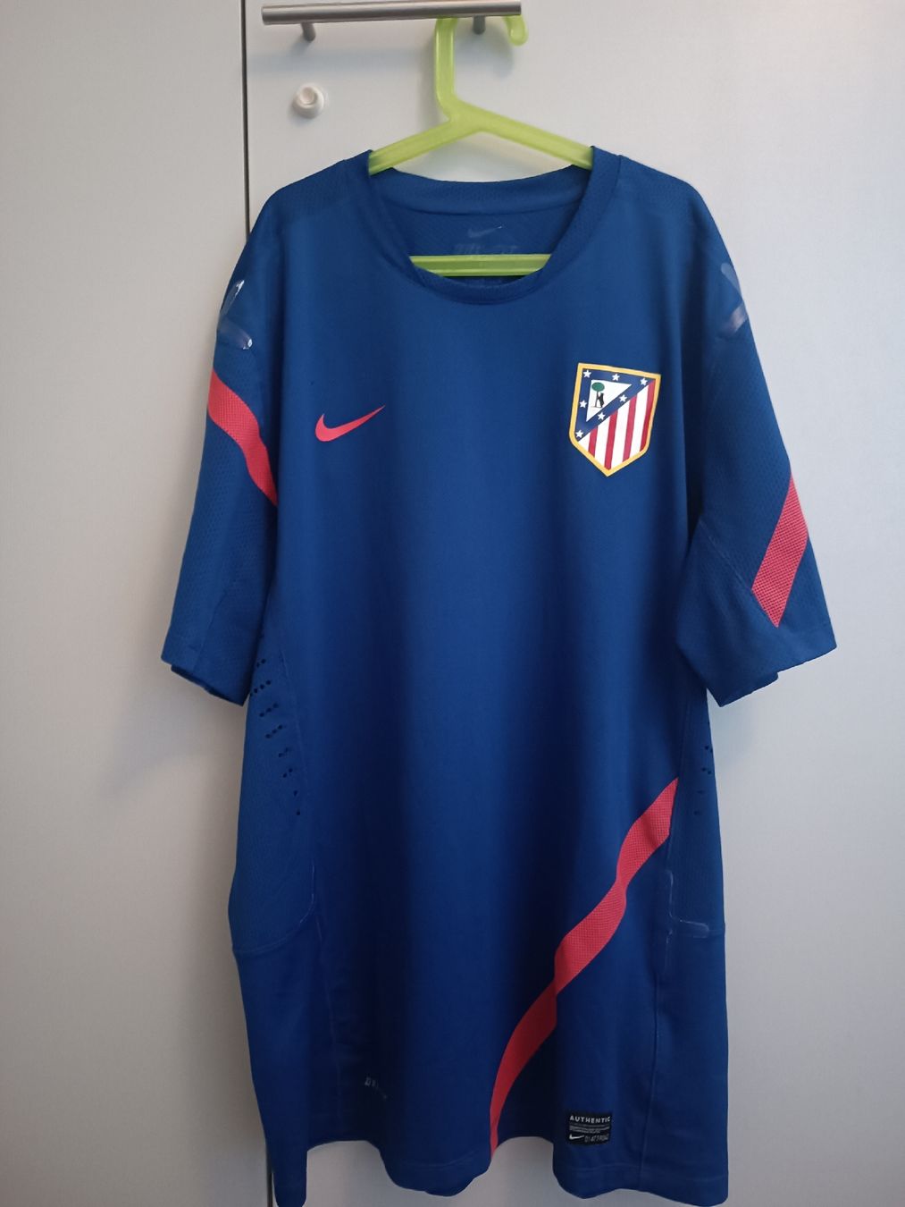 Canottiere & Pantaloni: Atlético Madrid Trainingsshirt Grösse L – Usato da Schlieren venduto da mig_727g