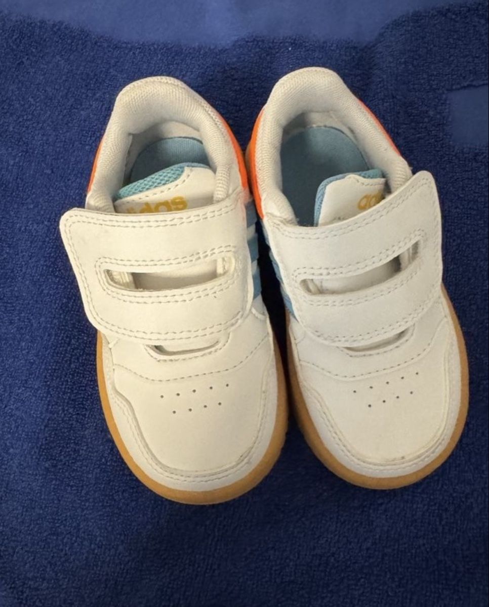 Adidas Scarpe per ragazzi: Adidas Sneakers 23 - top Zustand – Usato da Luzern venduto da jen_z22
