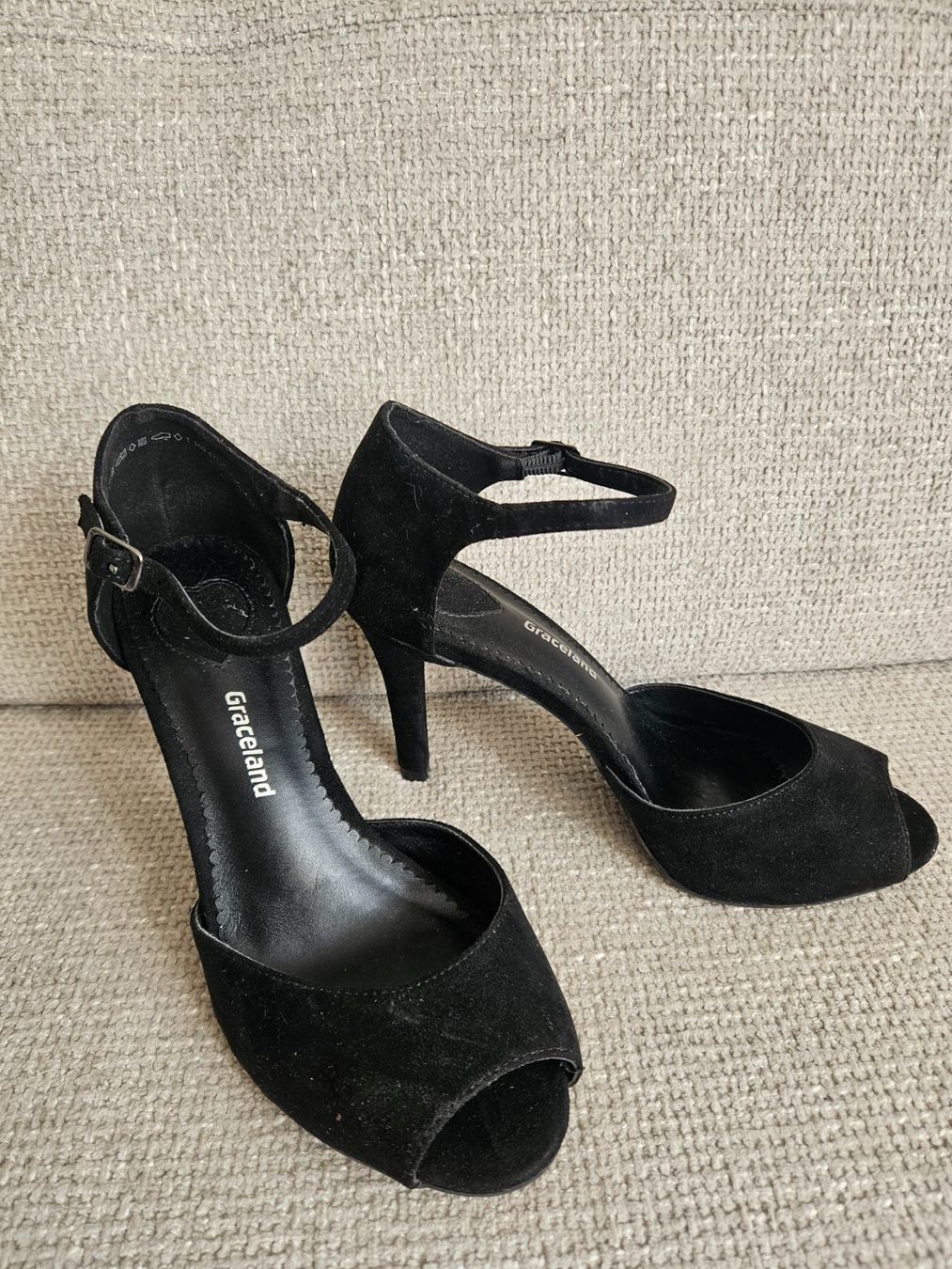 Graceland Scarpe da donna: Schwarze Pumps 9cm Absatzschuh – Nuovo (secondo la descrizione) da Liebefeld venduto da selenadeliah
