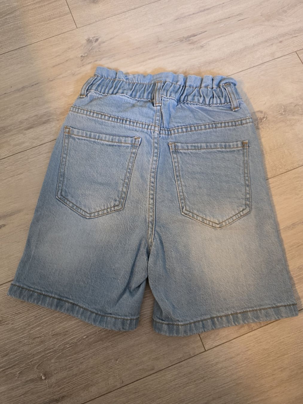 Pantaloni: Jeansshorts Grösse 128 Kinder Mädchen – Usato da Wigoltingen venduto da Zuckerfee84 1