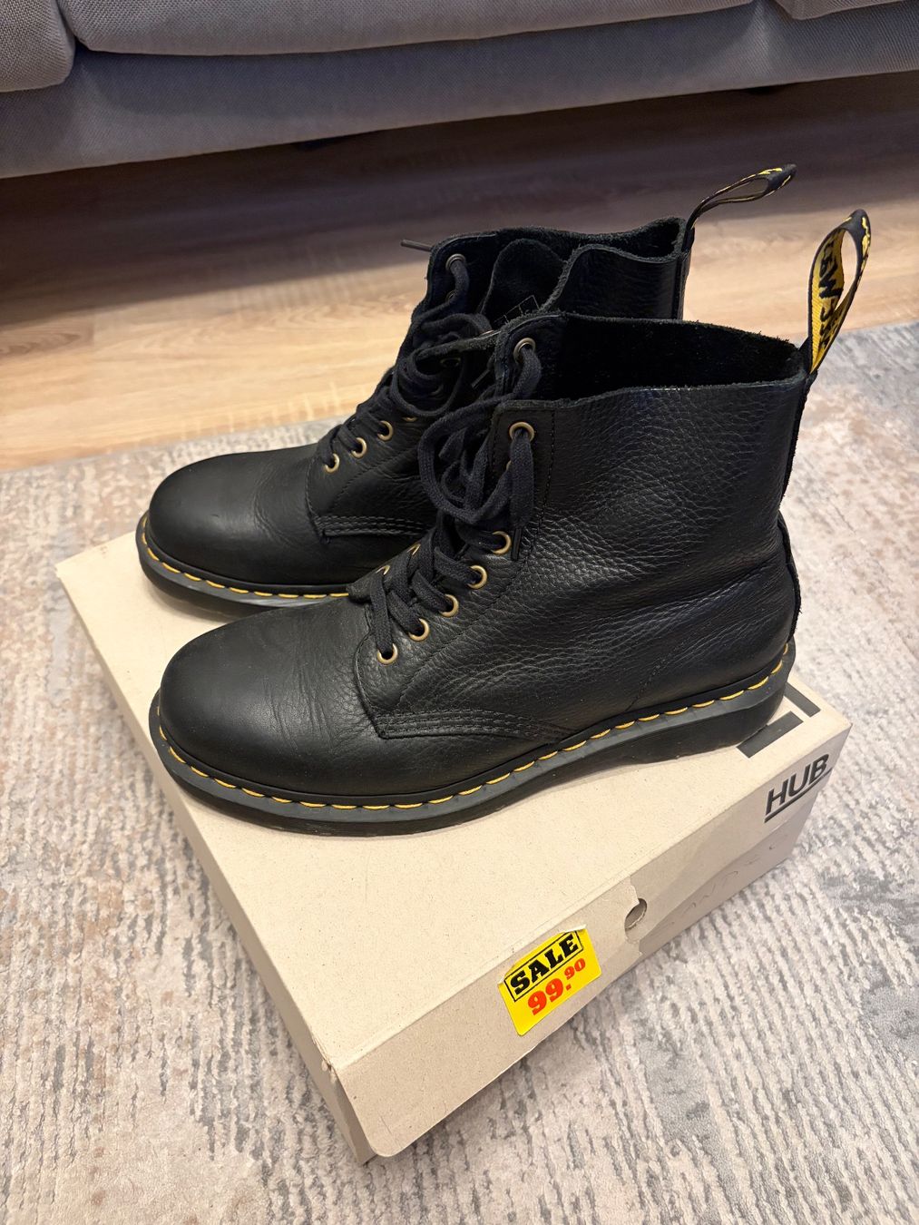 Dr. Martens Herrenschuhe: Dr. Martens boots black good condition – Gebraucht aus Lausanne von san_9d2j 1