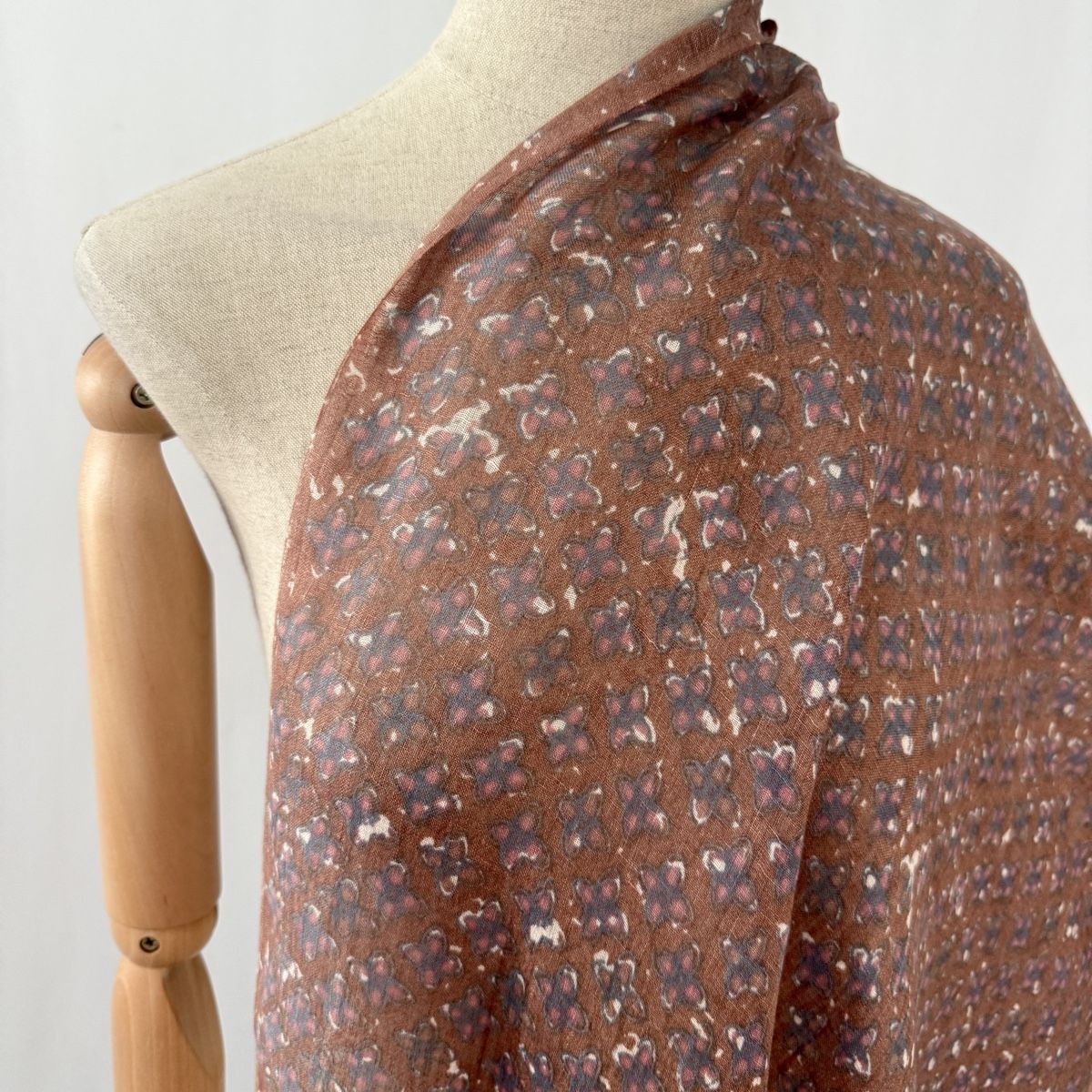 Hemisphere Foulard & Sciarpe: HEMISPHERE New Linen Scarf – Nuovo (secondo la descrizione) da Freienbach venduto da Avviivva_Shop 2