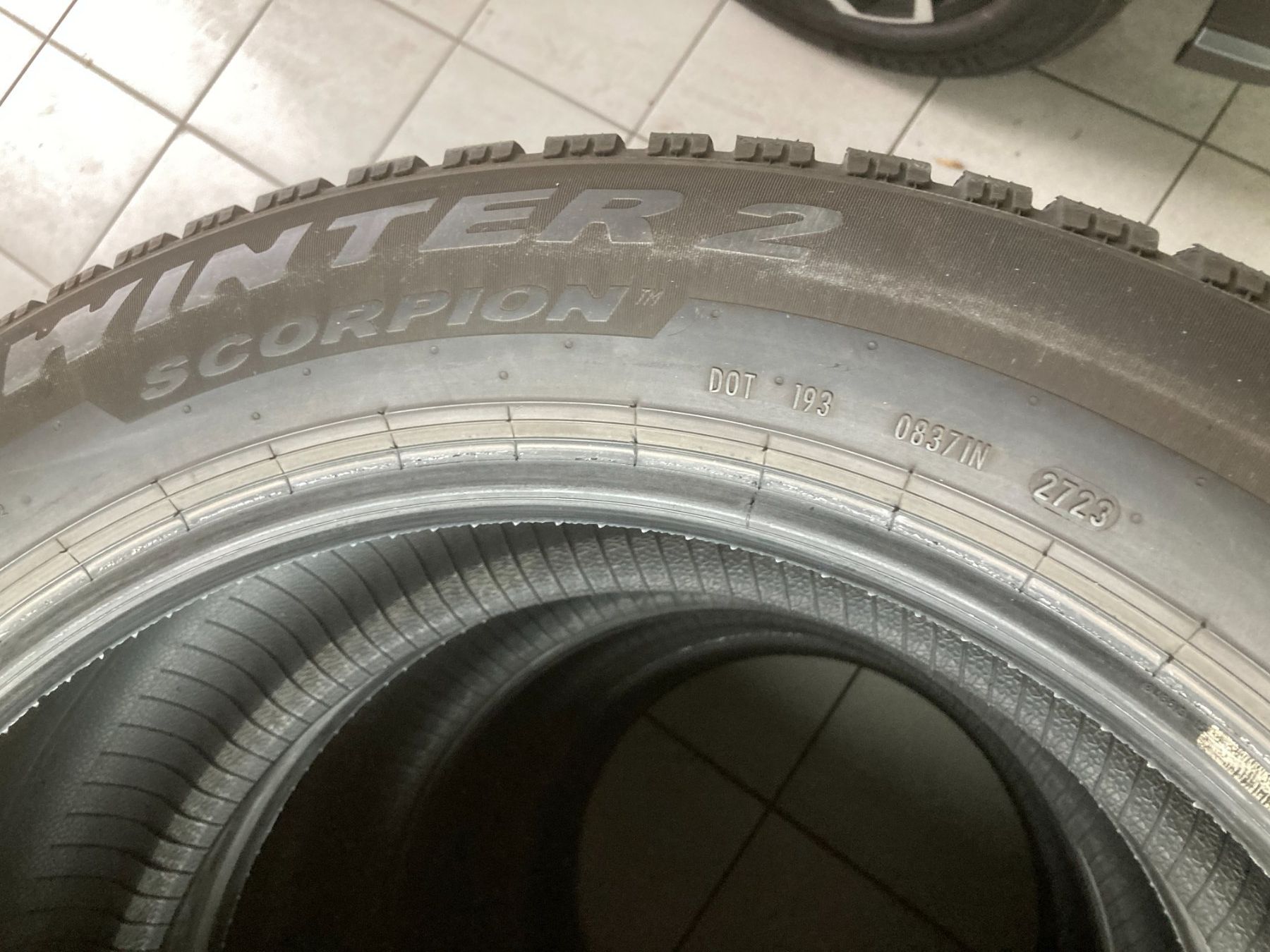 Pirelli Pneus & Kompletträder: 235/55R19 Winterpneu Pirelli VW ID.4 – Gebraucht aus Cham von WB2223 3