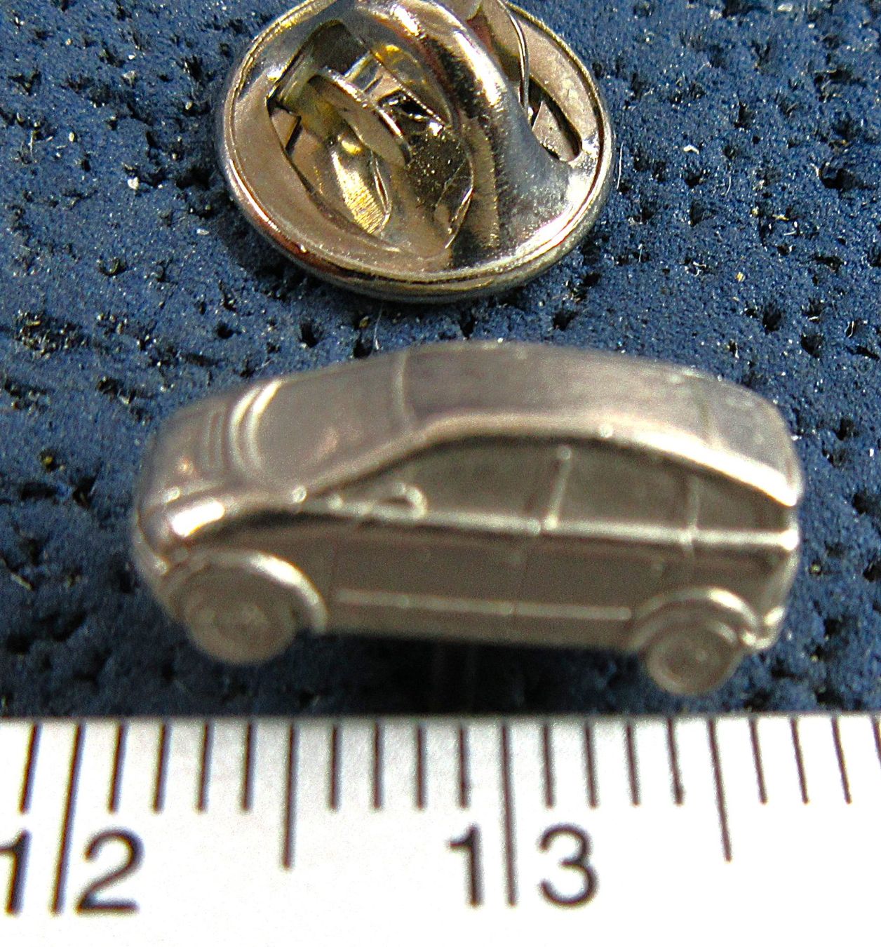 Audi Plaketten & Abzeichen: AUDI A2 3D AUTO PIN METALIC – Gebraucht aus Ettingen von Hausi4711