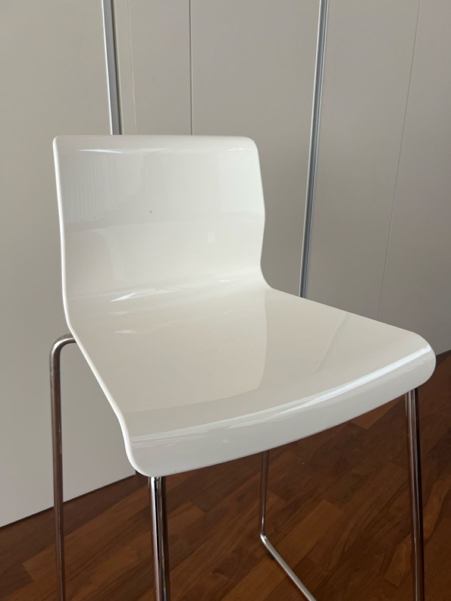 Ikea Hochstühle: Stylish White Bar Stool - Great Condition  – Gebraucht aus Goldau von Kseniya123 2