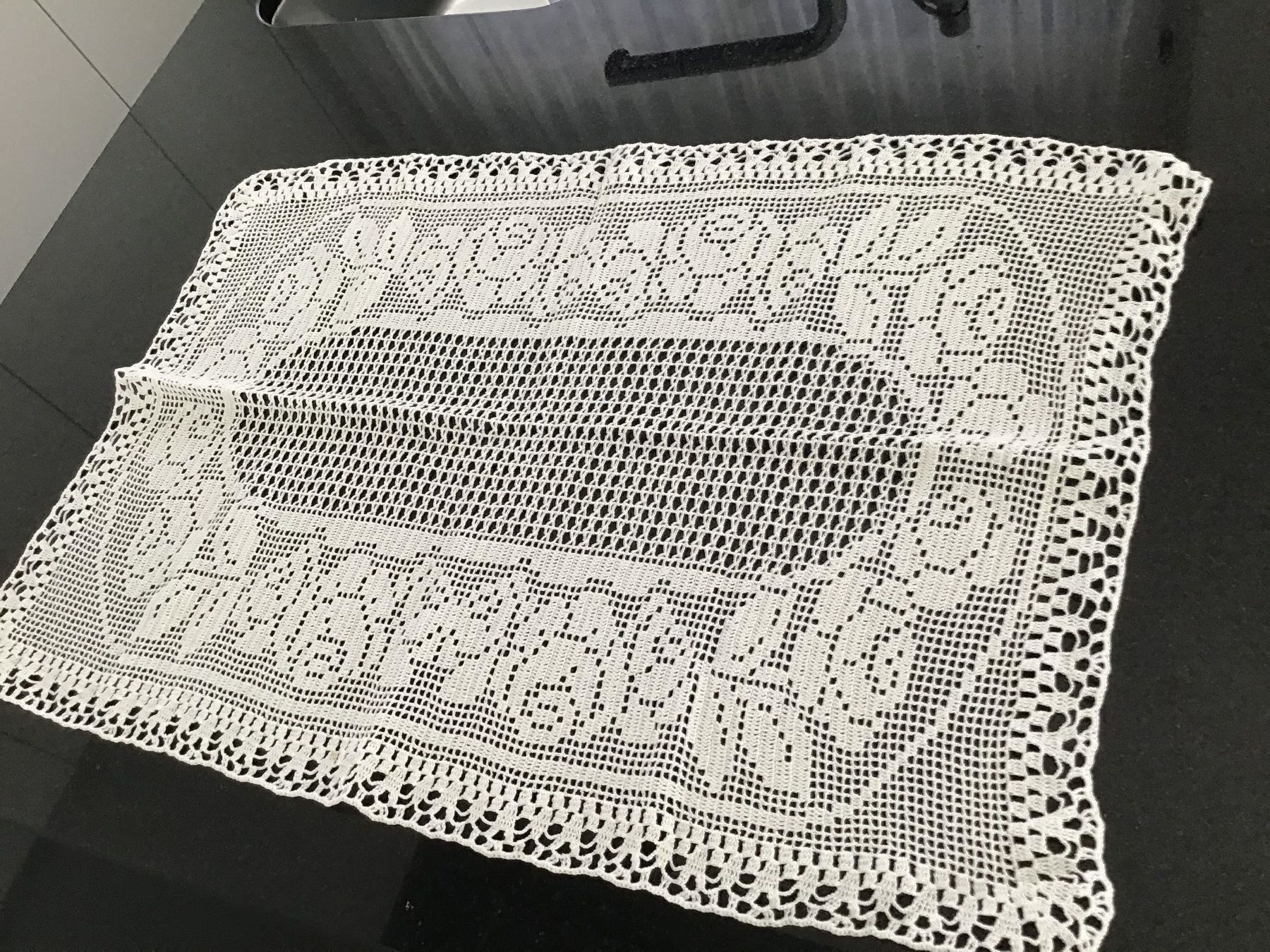 Coperte: Wunderschöne gehäkelte Tischdecke  66cm x 47cm - einzigartig – Nuovo (secondo la descrizione) da Jona venduto da Prada1969 1