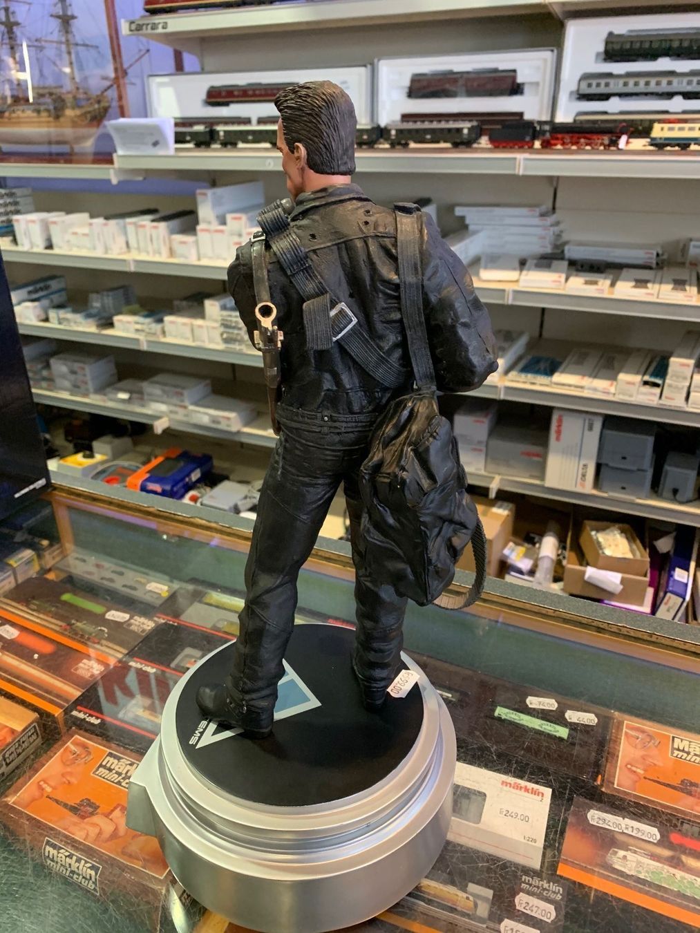 Statuette: Sideshow T2 Terminator figure Hollywood – Nuovo (secondo la descrizione) da Chiasso venduto da Carrara-Modellismo 2