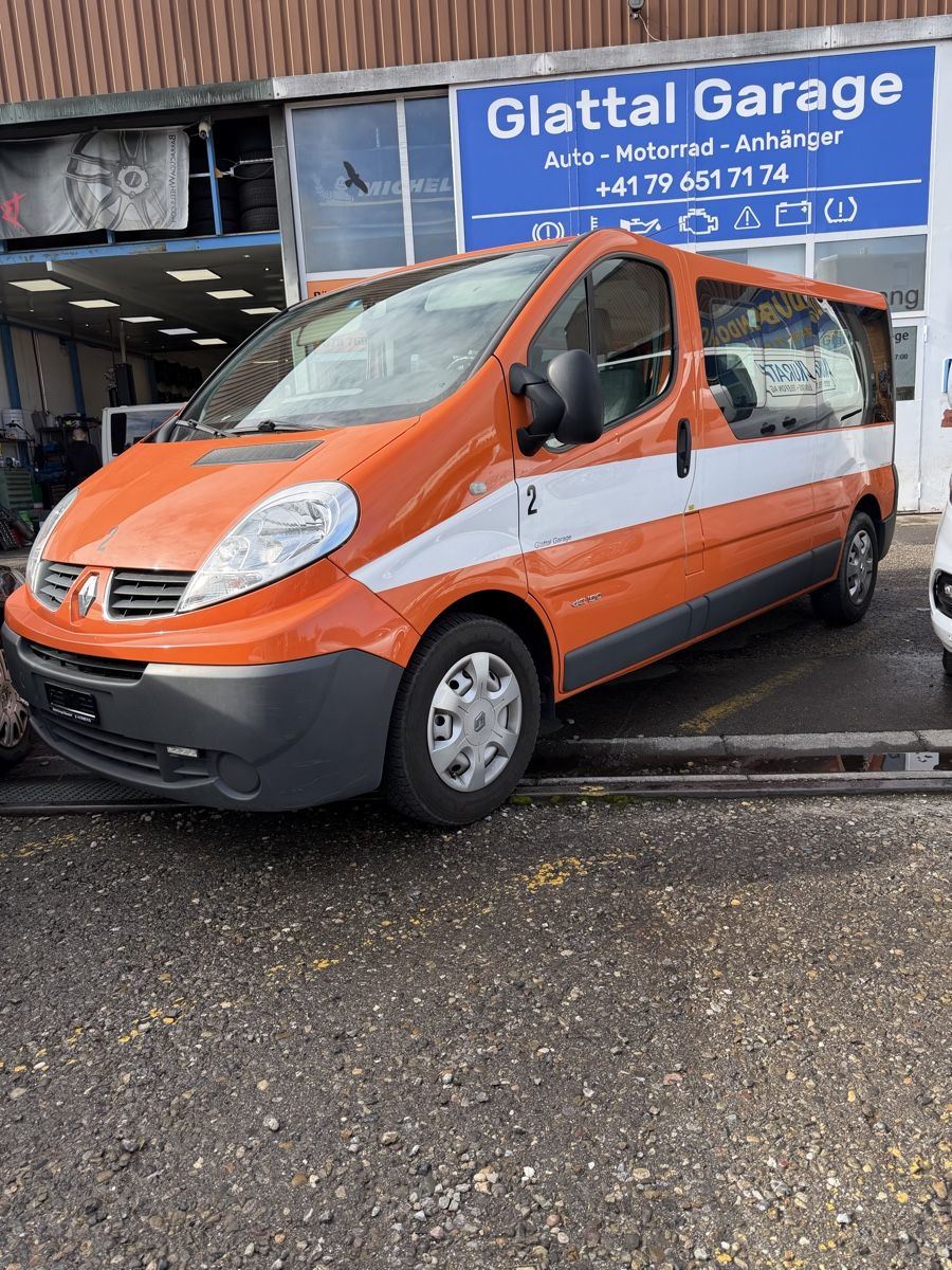 Renault Veicoli commerciali: Renault Trafic orange/weiss gebraucht – Usato da Dübendorf venduto da Rak1 2