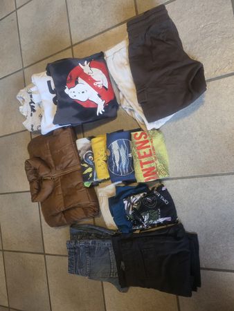 Kleiderpaket Jungen Grösse 140/146guter Zustand