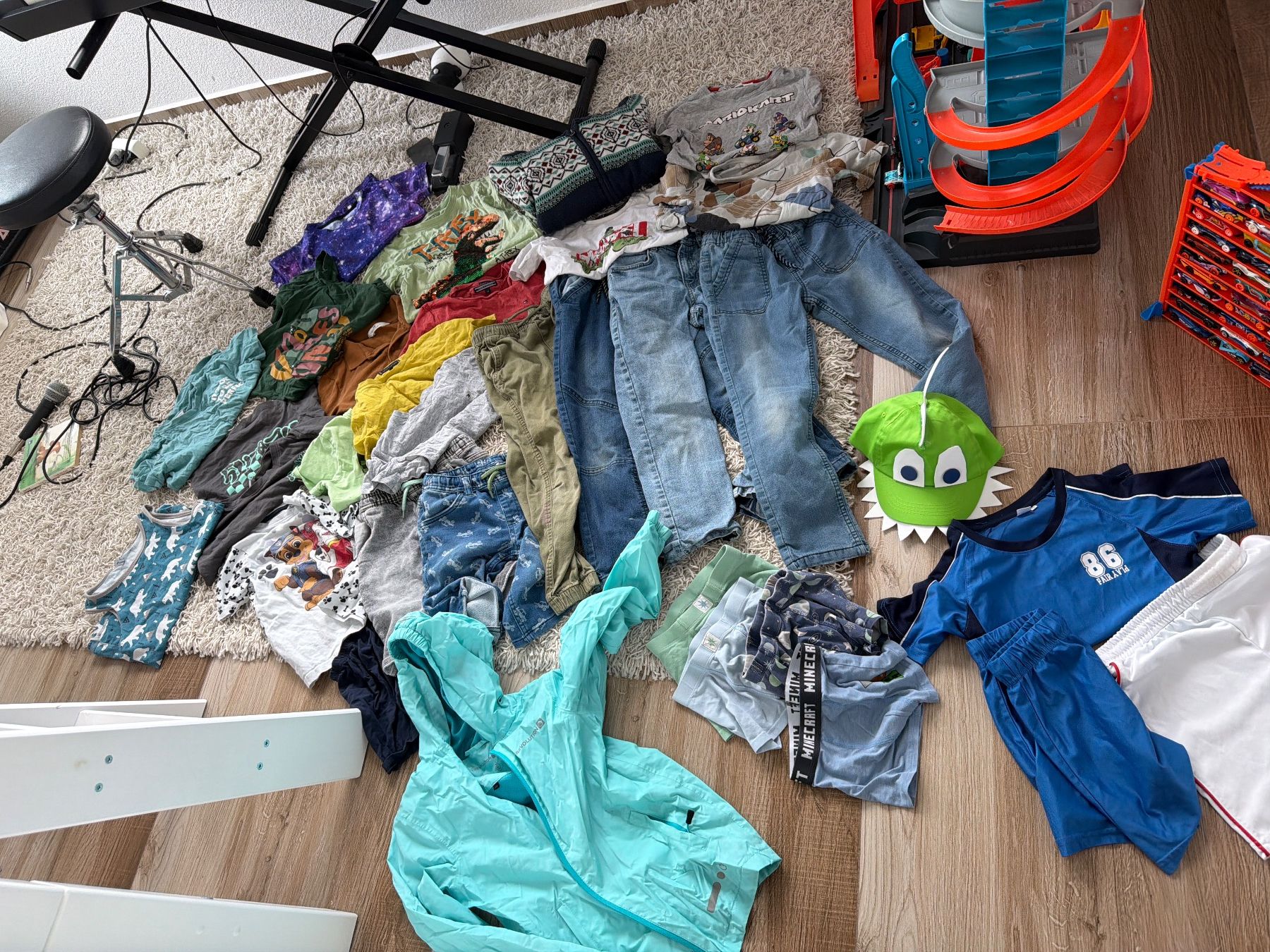 H&M Lotti & Set di vestiti: Kleiderpaket 122/128 gebraucht – Usato da Koblenz venduto da FamAllen