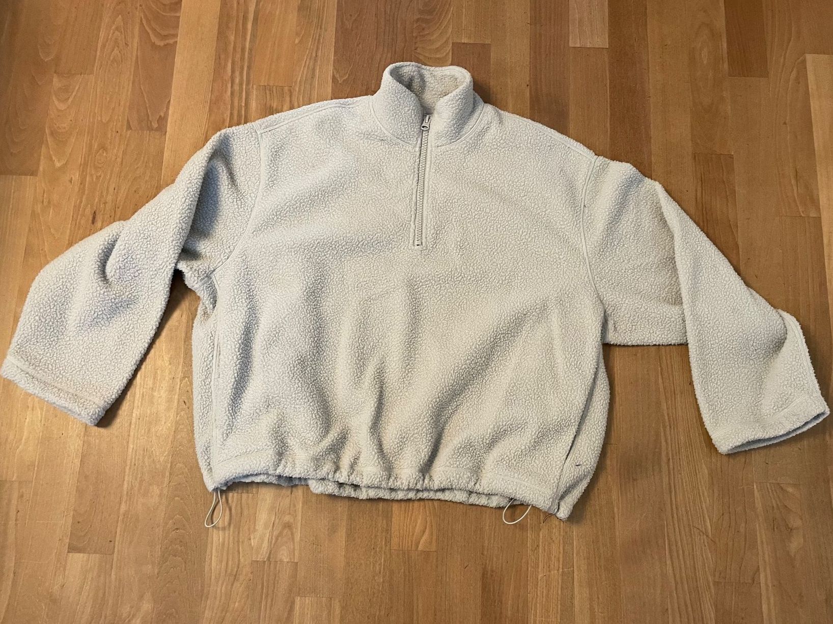 Weekday Pulls & Sweat-shirts: Weekday Fleece Pullover - guter Zustand - Gr. M – D'occasion à Winterthur par Schwestere