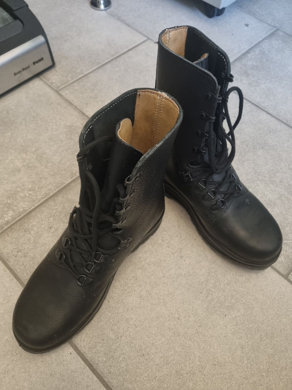 Schweizer Armee Scarpe da uomo: Swiss Army Springerstiefel – Nuovo (secondo la descrizione) da Unterseen venduto da Leopuston