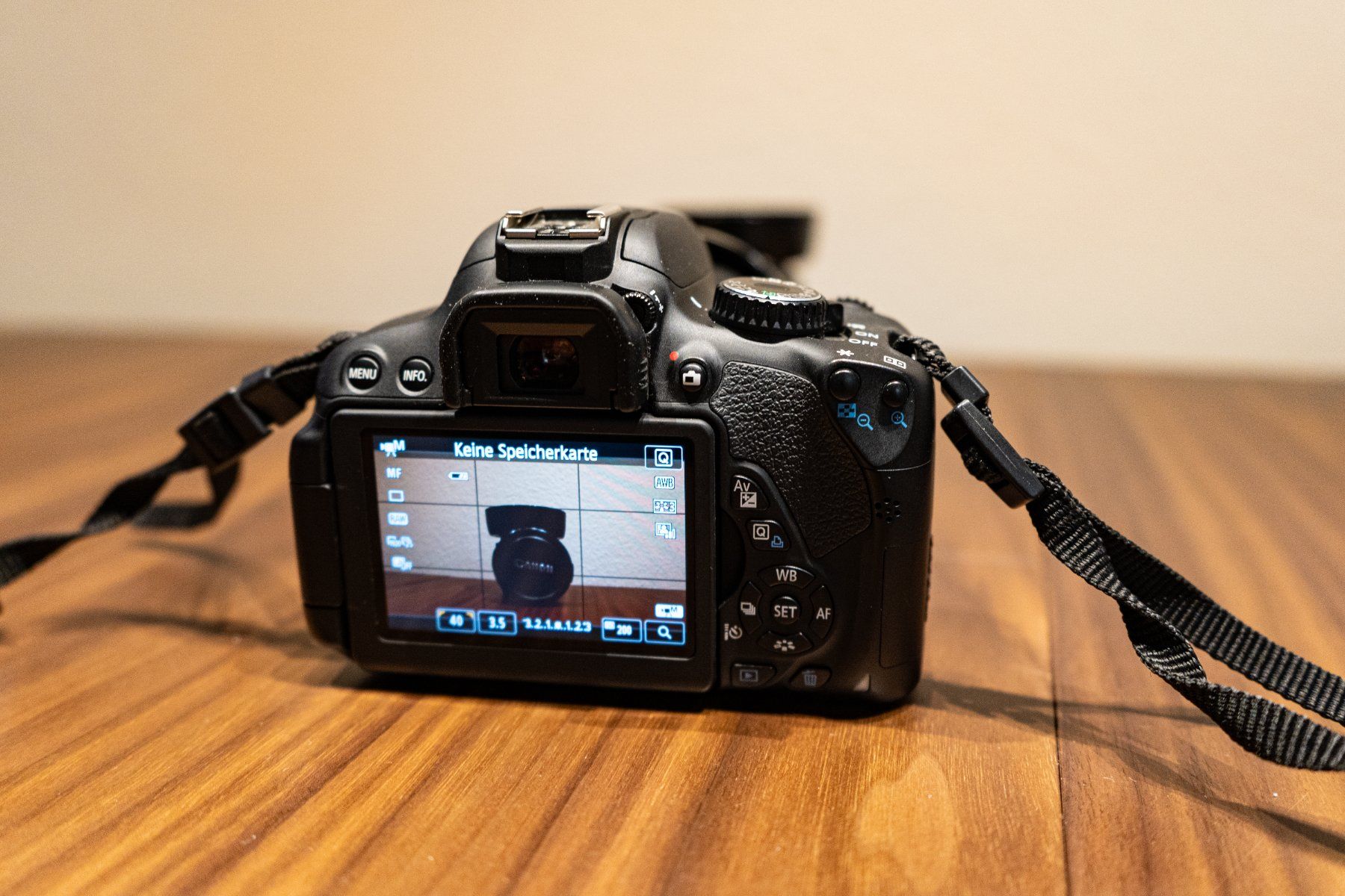 Canon Fotocamera: Canon EOS 650D (mit Mängel) + 2 Objektive – Difettoso da Bern venduto da Rickmond 2