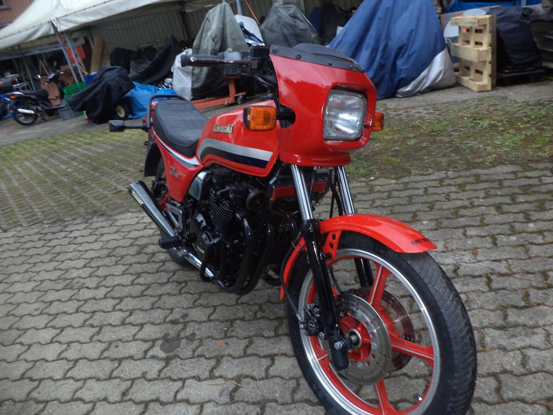 Kawasaki Strasse: Kawasaki GPZ 550H 1982 – Defekt aus Oetwil am See von Avenger07 1