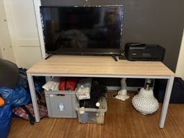 Grosser tisch arbeitstisch