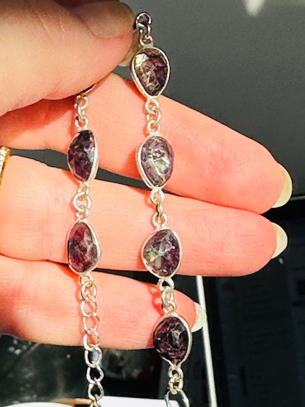 Bracciali & Braccialetti: Color Enhanced Red Flash Labradorite Bracelet 7" – Nuovo e nell'imballaggio originale da Genève venduto da AGBERG 5
