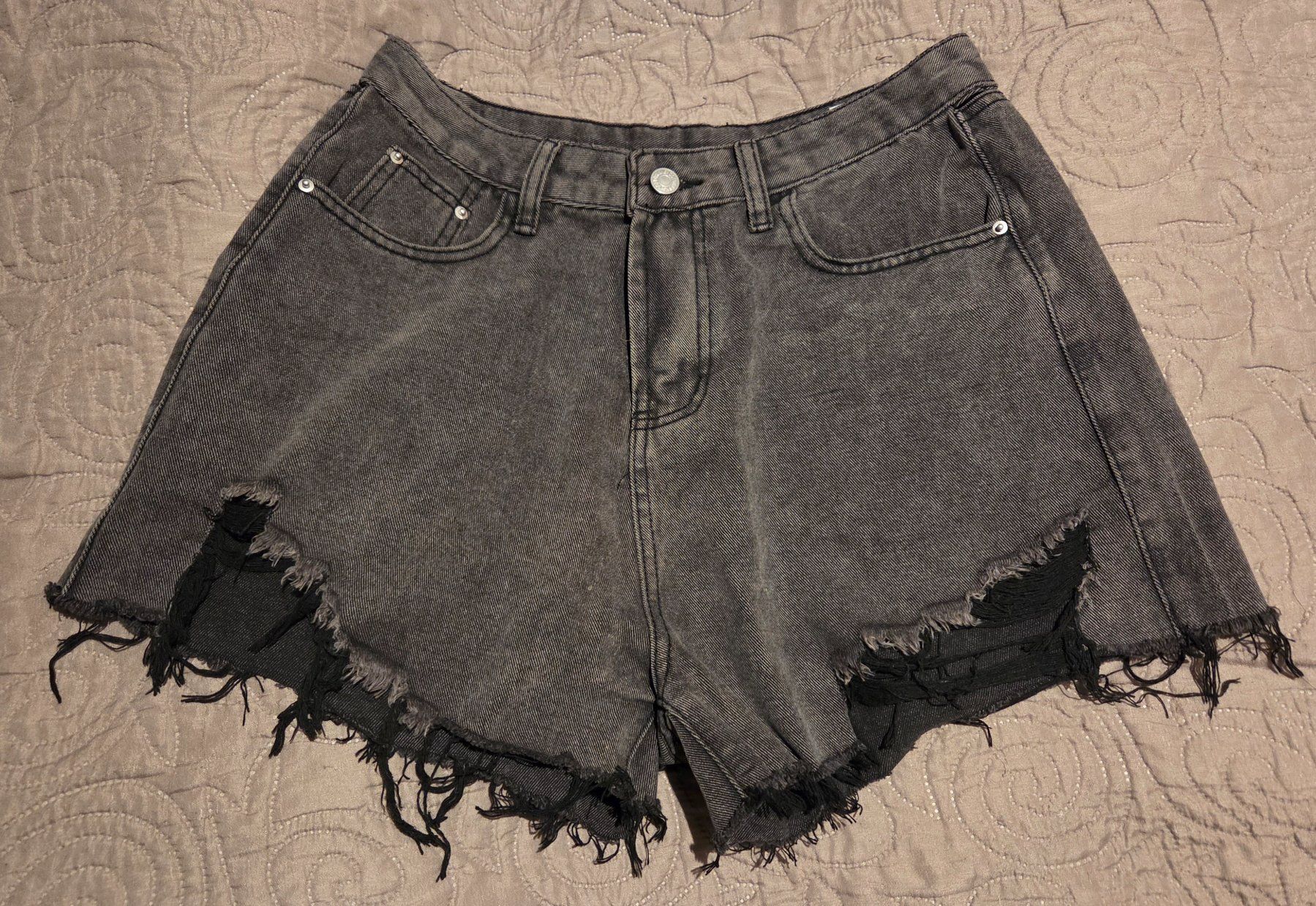 Jeans: Hotpants schwarz shorts – Nuovo (secondo la descrizione) da horn venduto da CherryCrow
