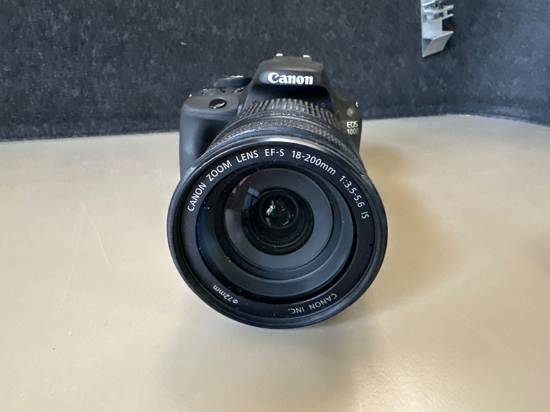 Canon Fotocamera: Canon EOS 100D mit Canon Zoom 18-200mm – Usato da Brügg BE venduto da TSP02